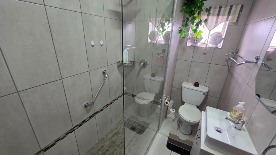 3 Bedroom Property for Sale in Hartenbos Central Western Cape